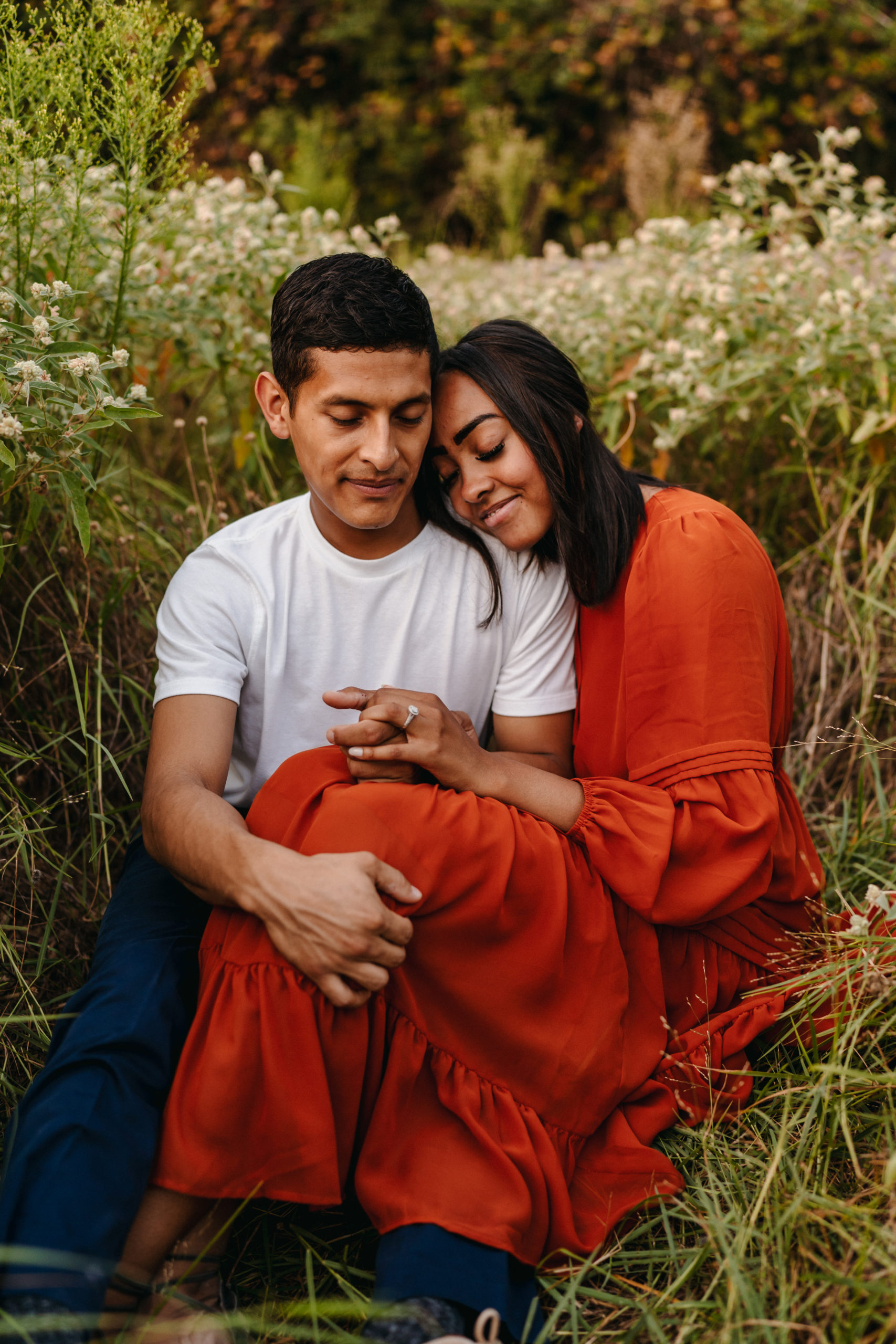 I am loving the soft and boho colors in these Houston engagement photos by Angelina Loreta Photography