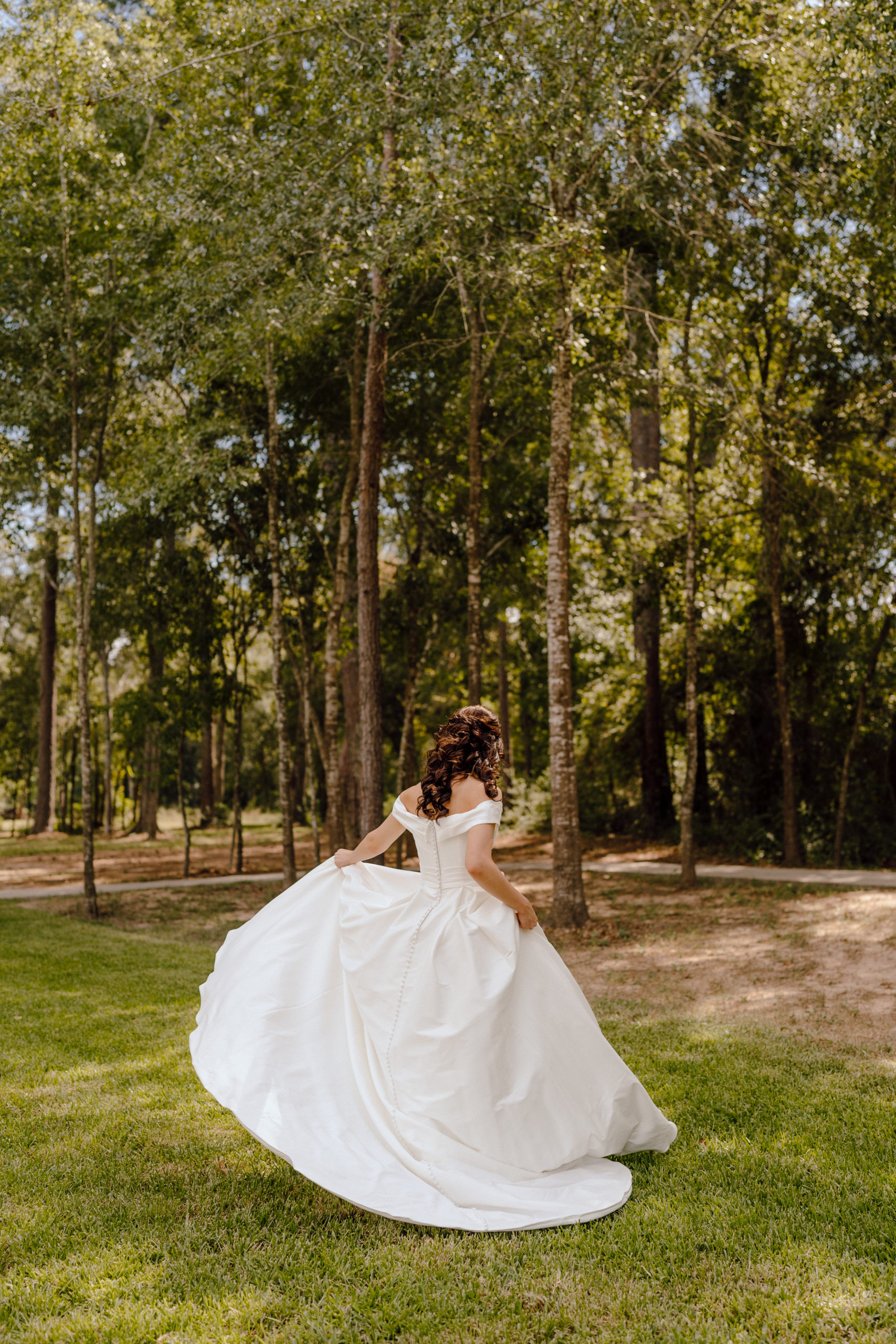 These timeless pre wedding bridal portraits took place at the Reserve at Cypress Creek. We explored the Texas venue to create stunning portraits. The brides italian inspired wedding gown and bouquet was the perfect combination for the editorial style wedding. This photojournalistic wedding was perfect in every way!