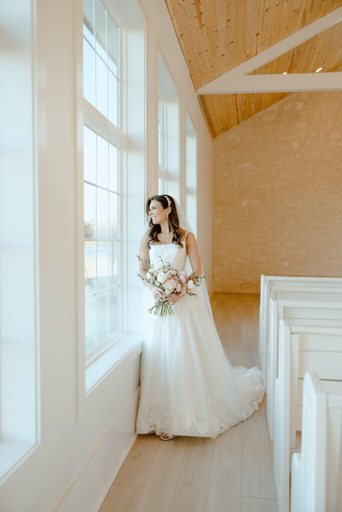 wedding dress and bouquet details