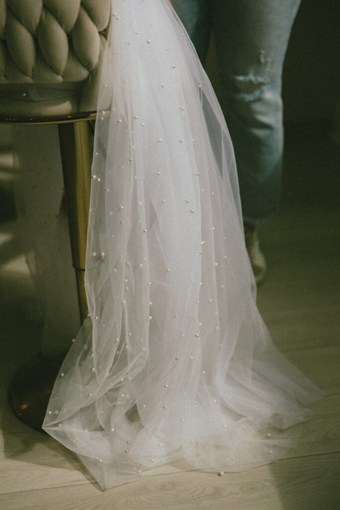 bride wedding veil with pearls