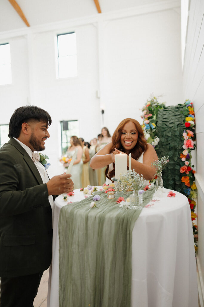 bride and groom cutting the cake in montgomery texas