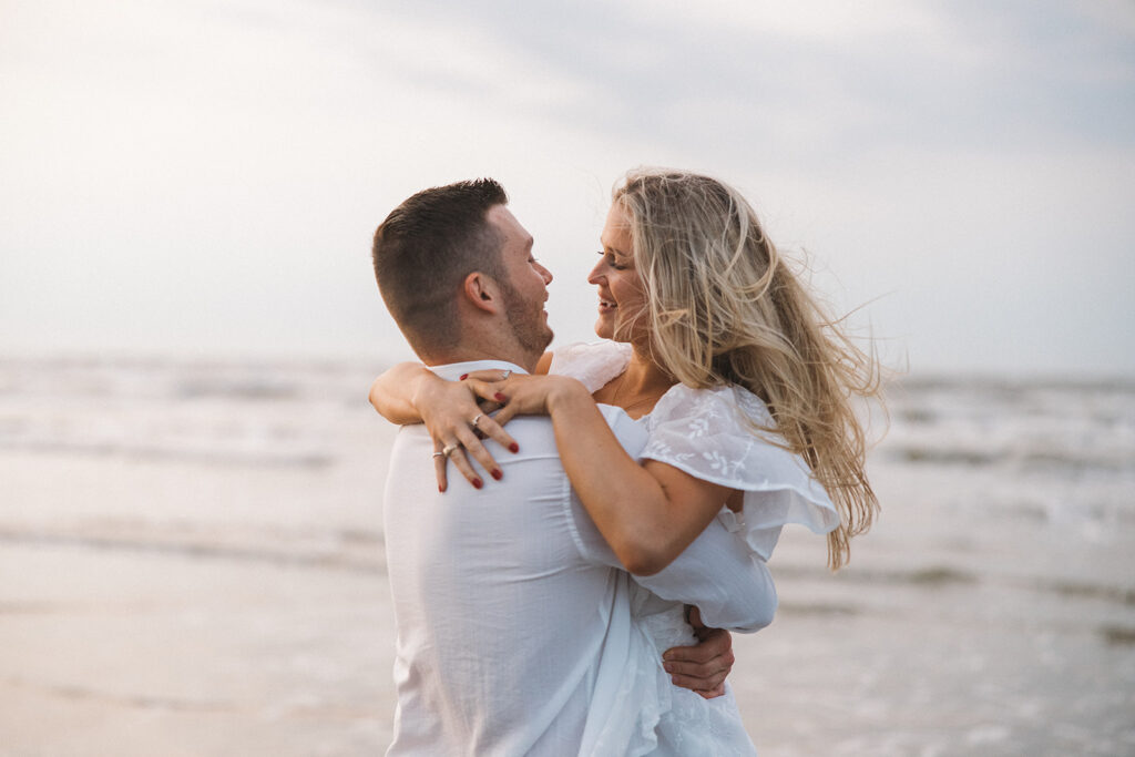 couple smiling lift pose candid poses