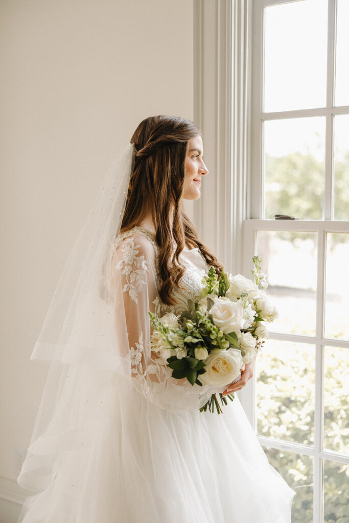 Timeless and Classy Wedding Bridal Photos