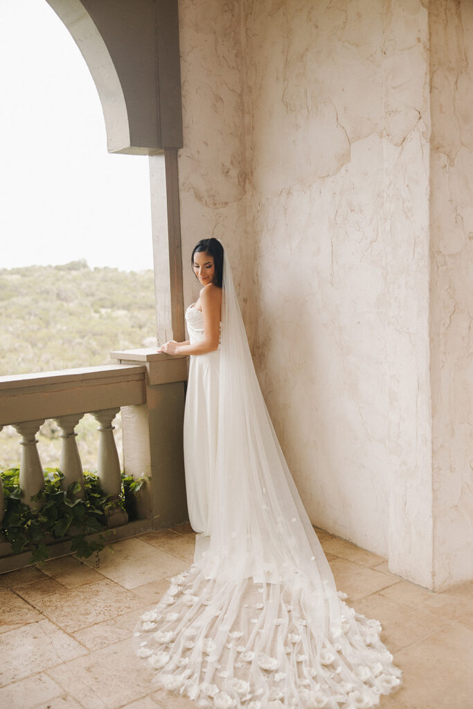 elegant texas wedding venue bride photos outdoors