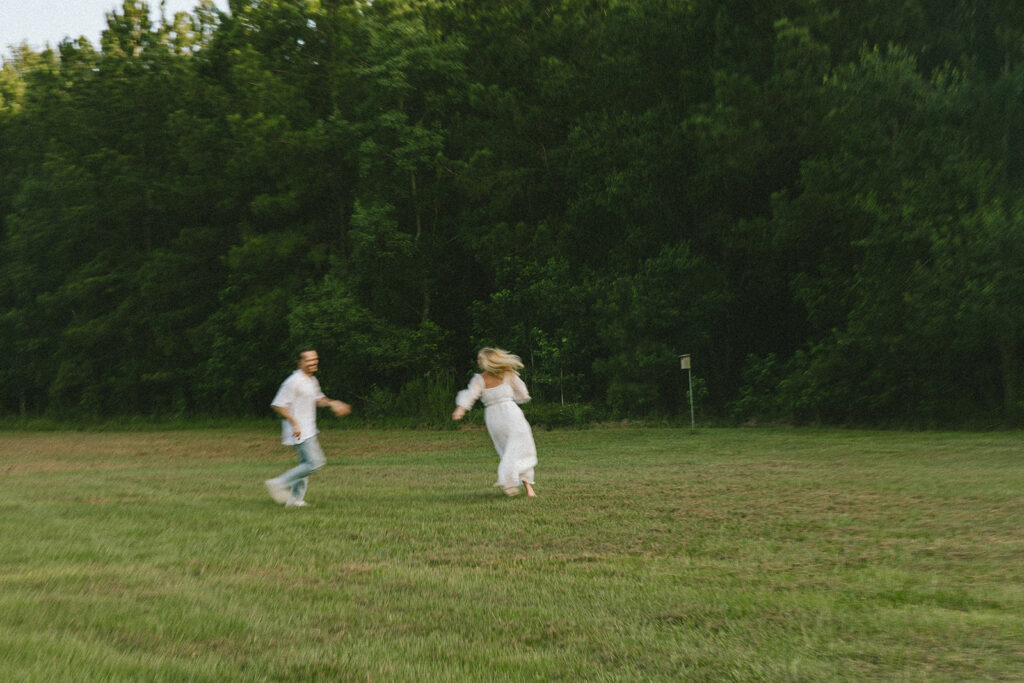 Laid-Back Summer Engagement Photos in Houston