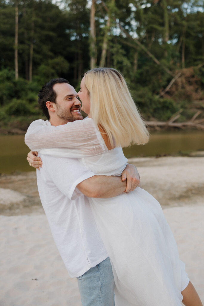 romantic couples photoshoot on the beach