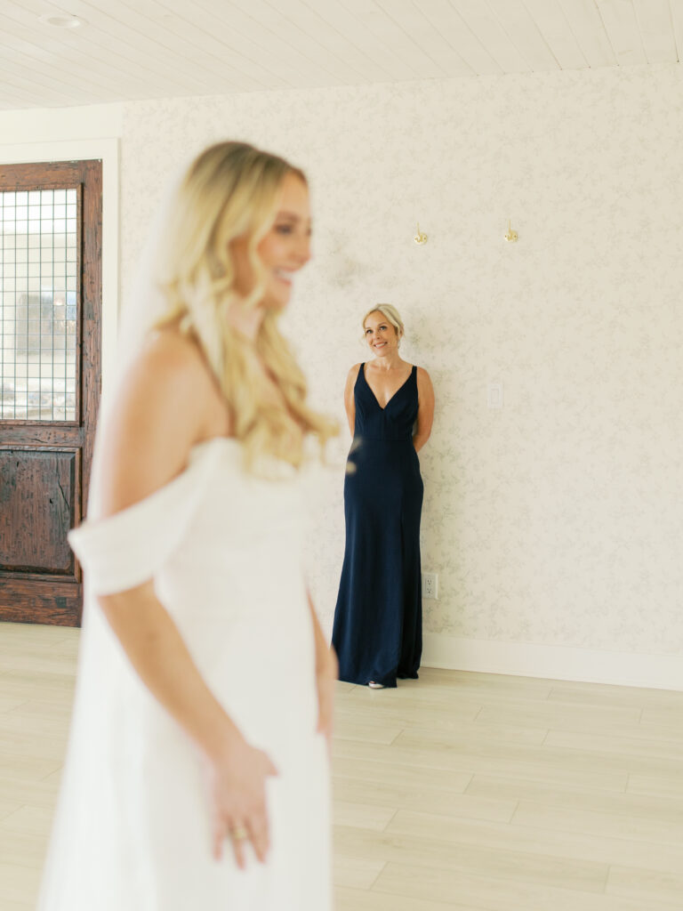 bride getting ready for texas wedding in anderson tx