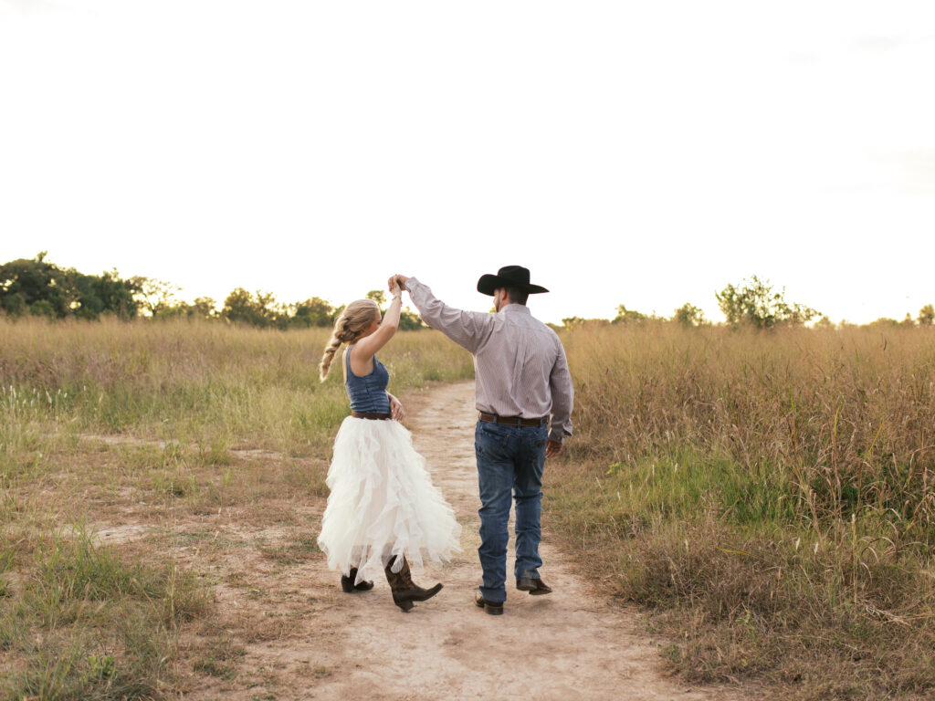 field engagement photos western style