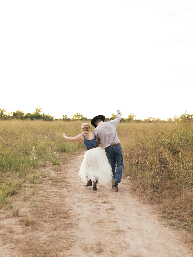 field engagement photos western style