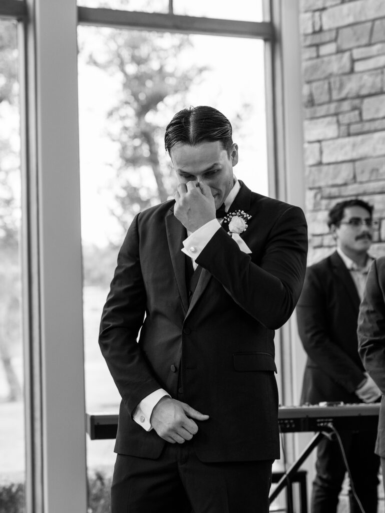 grooms reaction to bride walking down the aisle