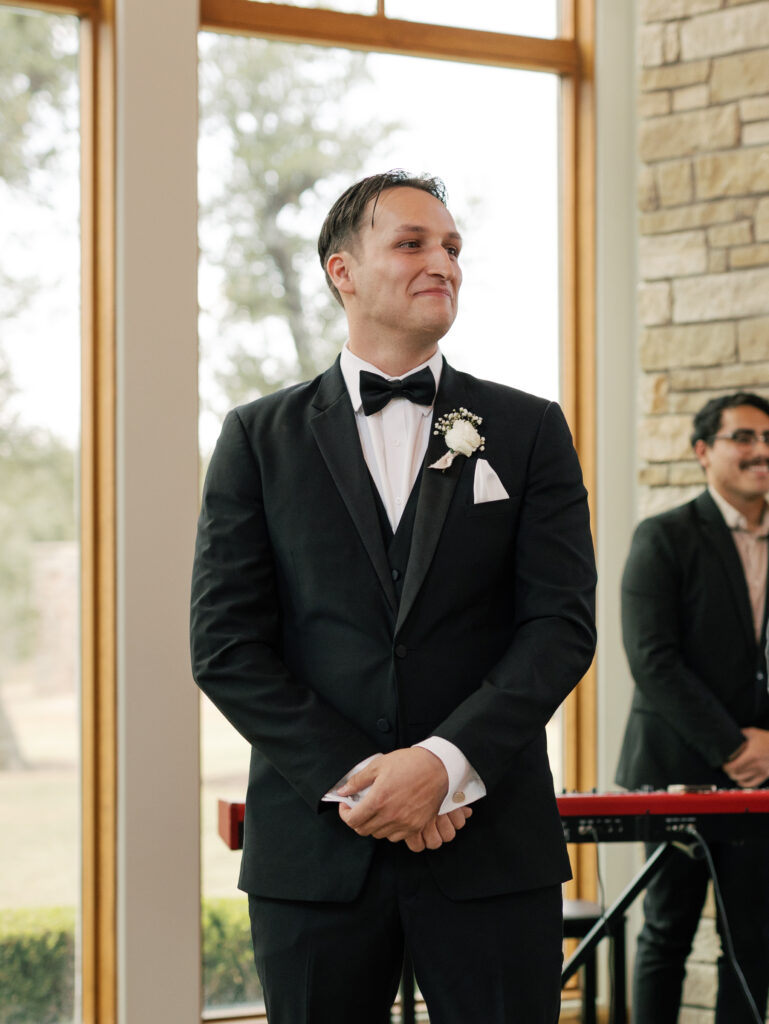 grooms reaction to bride walking down the aisle