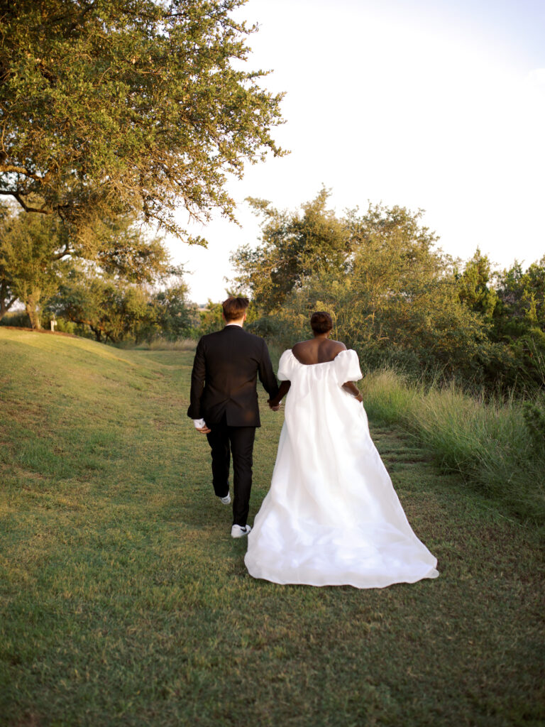 dripping springs wedding photos in texas documentary style wedding photography