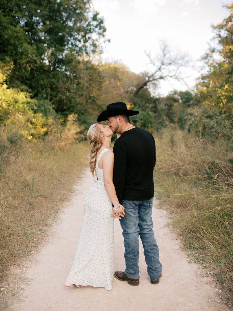 candid and romantic couples photoshoot in austin