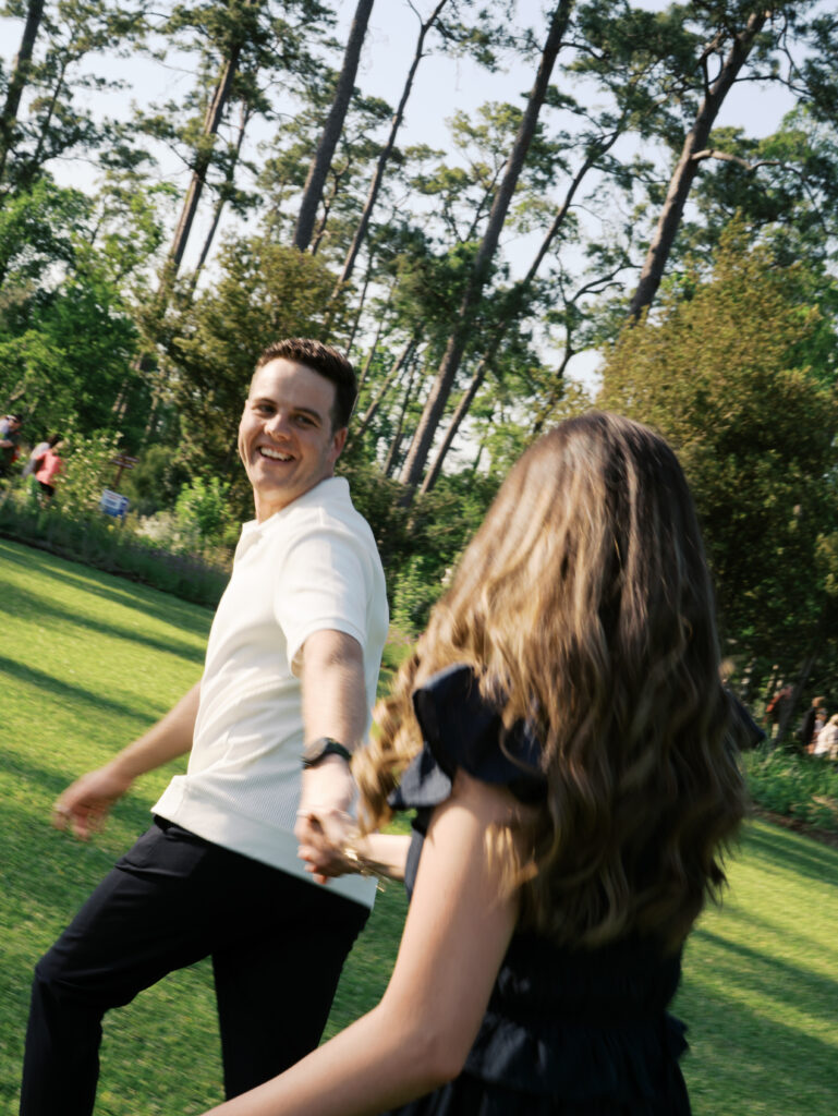 candid engagement photo poses outdoors
