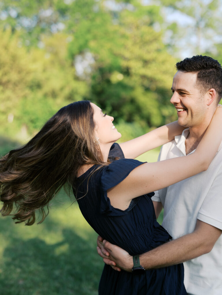 candid engagement photo poses outdoors