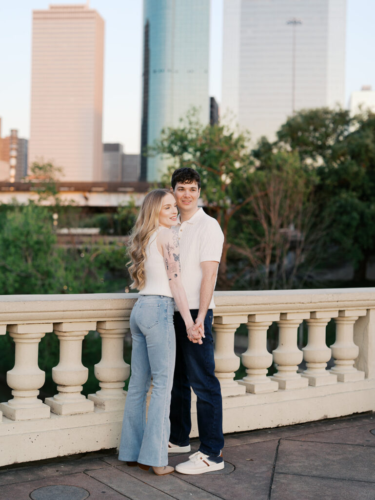 urban couples photoshoot city backdrop