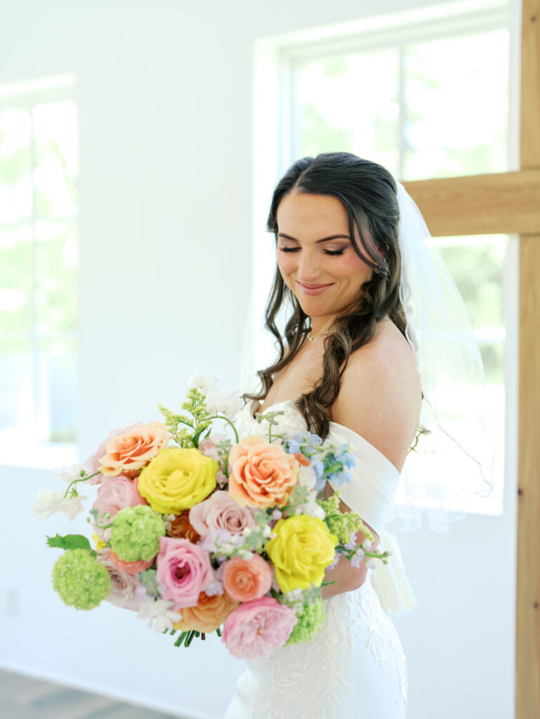 modern timeless and elegant wedding photos in texas