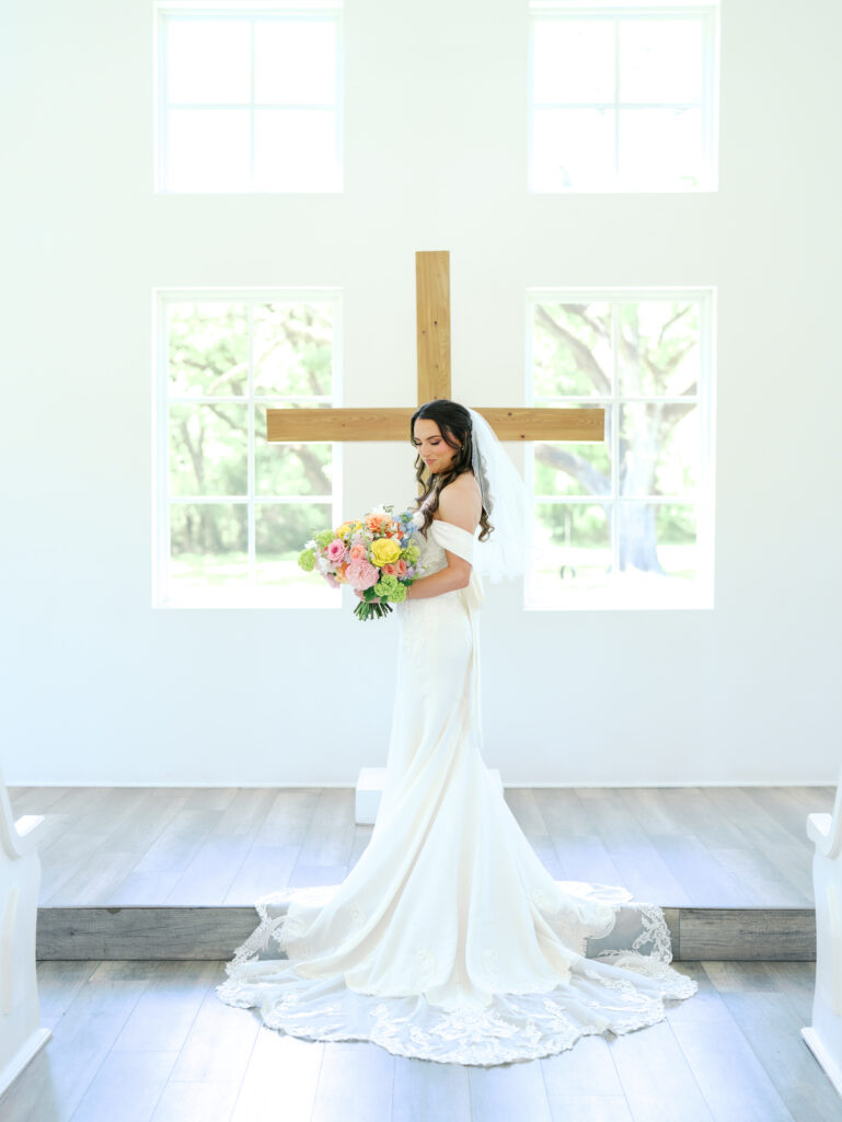 modern timeless and elegant wedding photos in texas