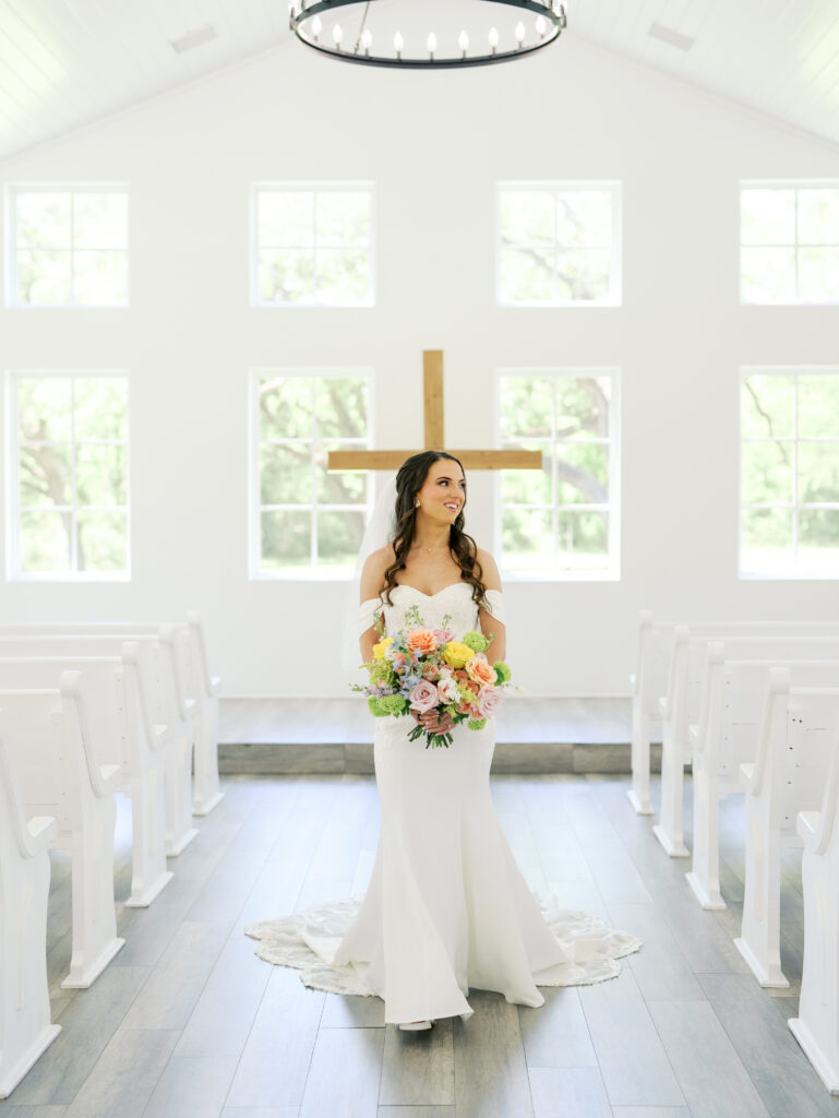 modern timeless and elegant wedding photos in texas
