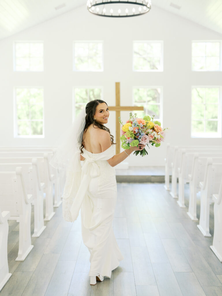 modern timeless and elegant wedding photos in texas