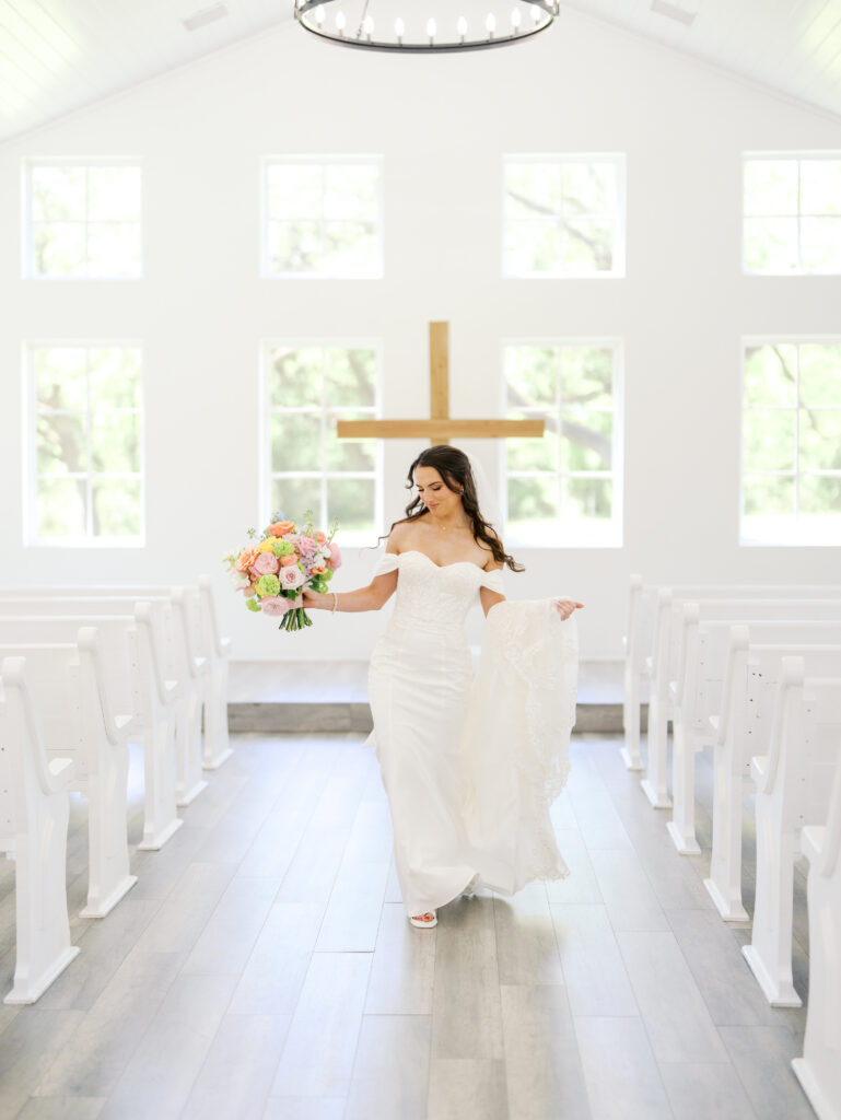 modern timeless and elegant wedding photos in texas