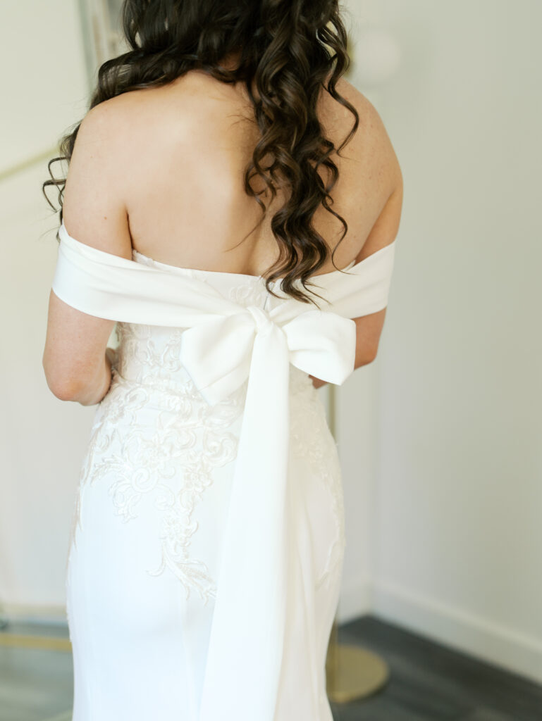 modern timeless and elegant wedding photos in texas