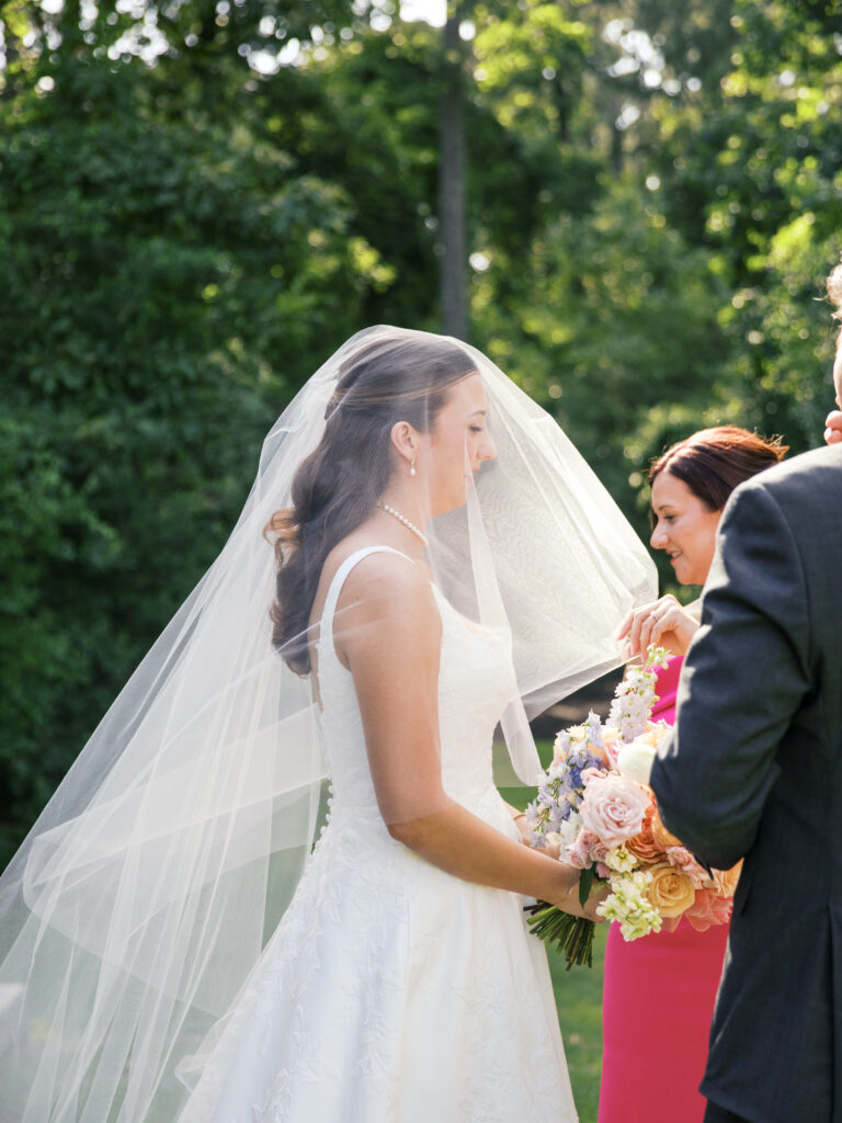 spring modern wedding photos outdoors