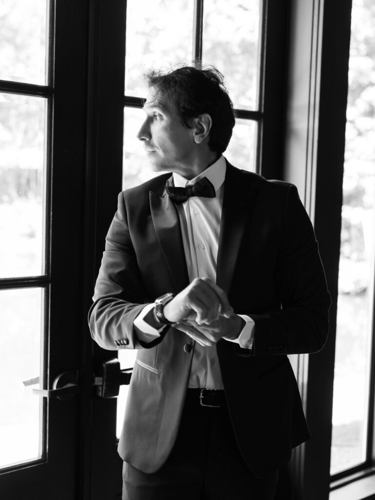 groom getting ready wedding photos