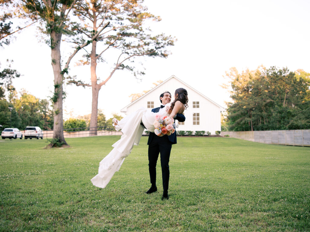 outdoor texas wedding photos in the woodlands houston wedding photographer