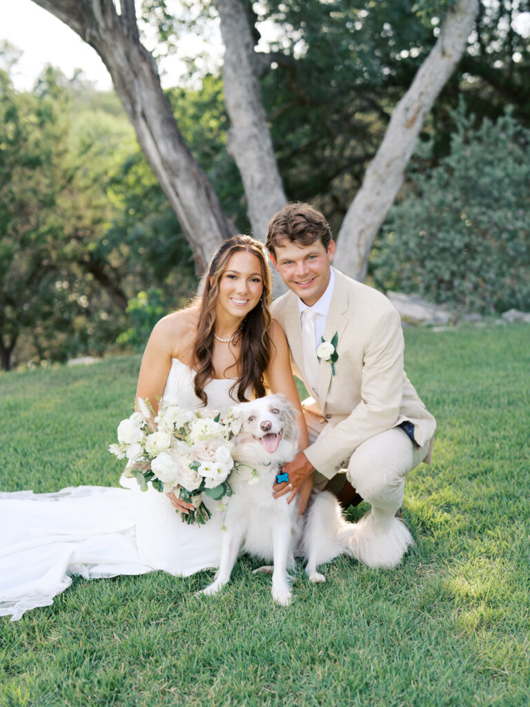 romantic bride and groom photos timeless and modern