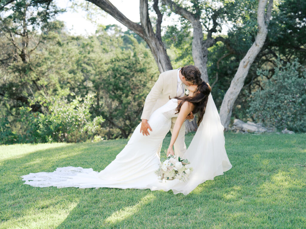 romantic bride and groom photos timeless and modern