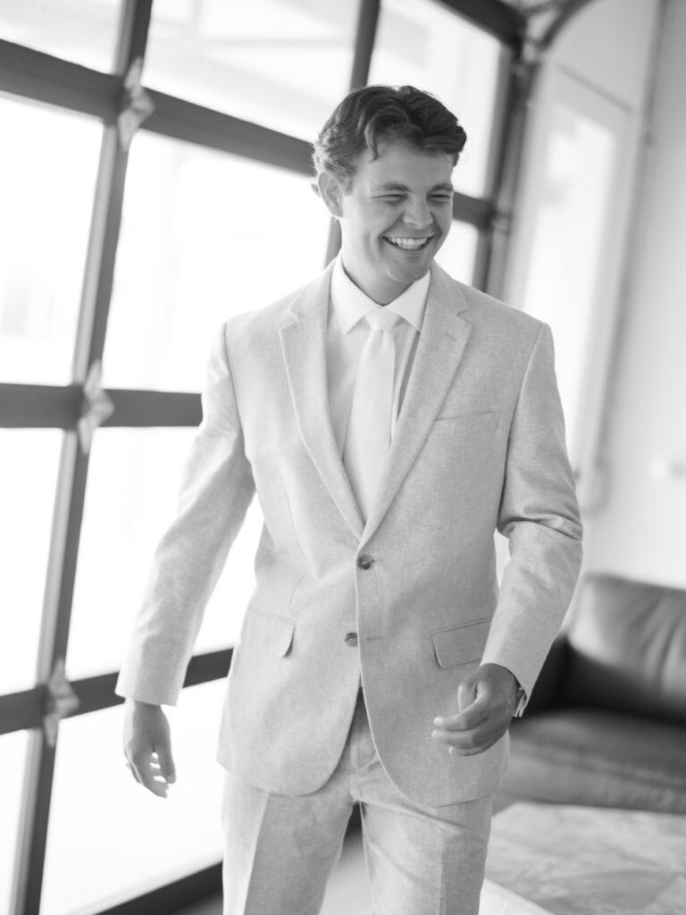 groom getting ready wedding photos