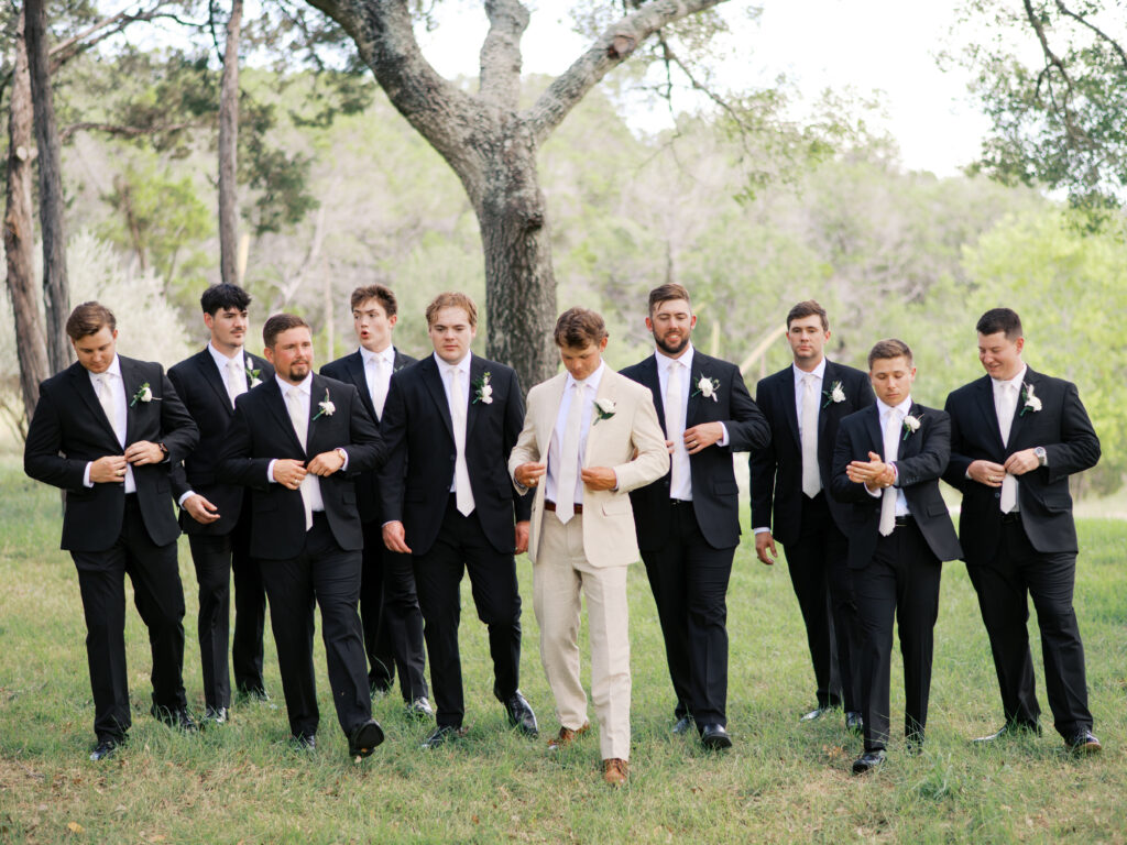 candid groomsmen photos outdoors