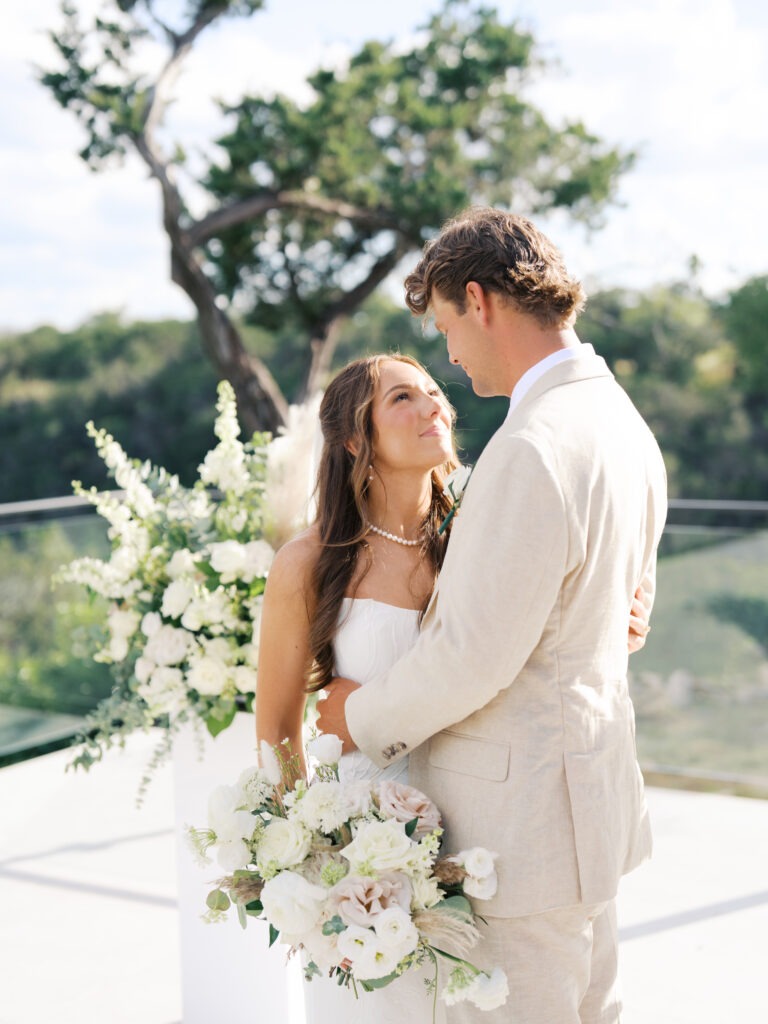 romantic bride and groom photos timeless and modern