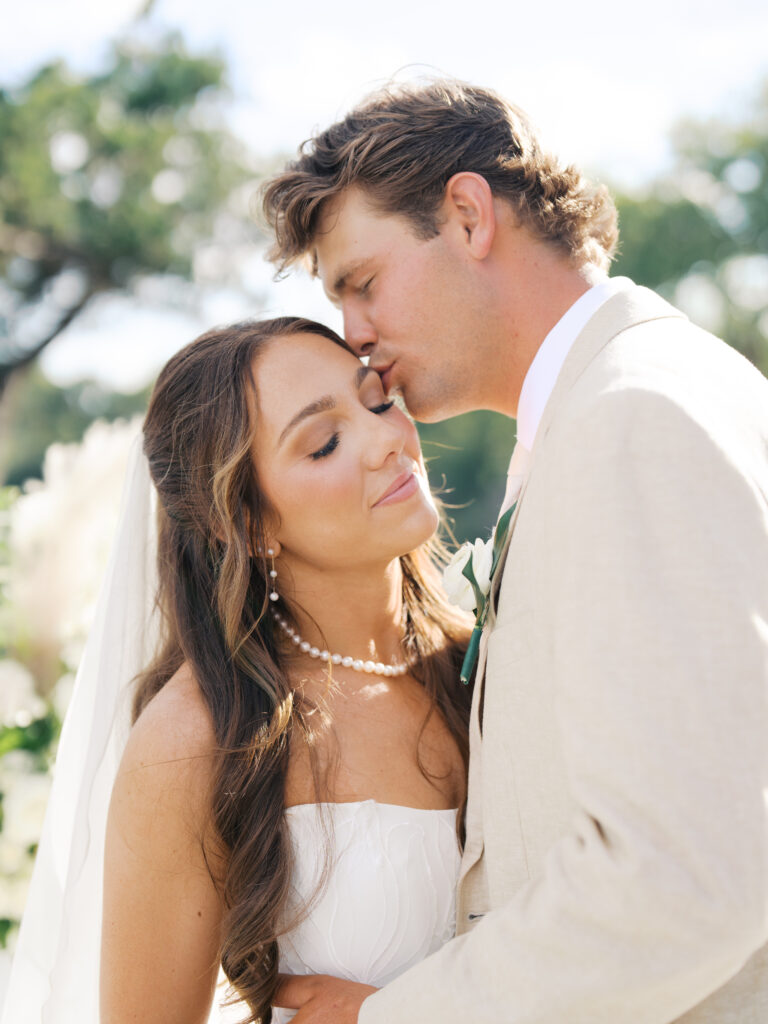 romantic bride and groom photos timeless and modern