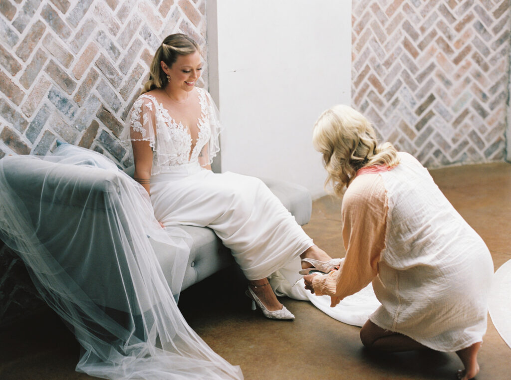 photojournalistic wedding photos at iron manor wedding venue