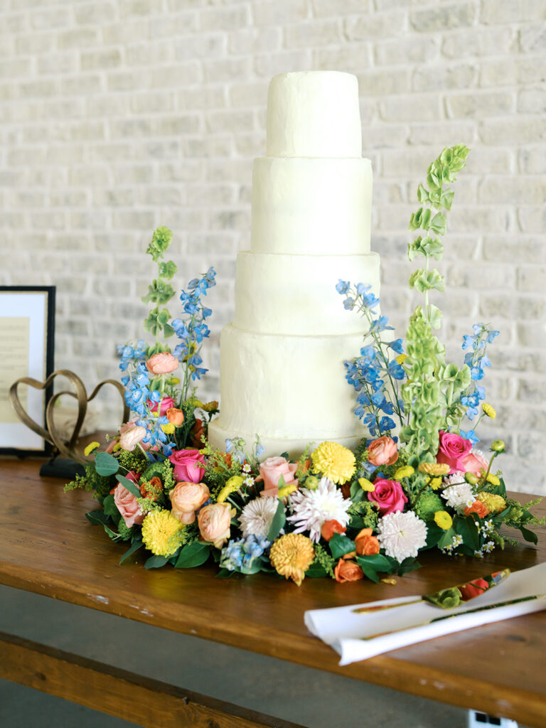 cocktail hour wedding decor