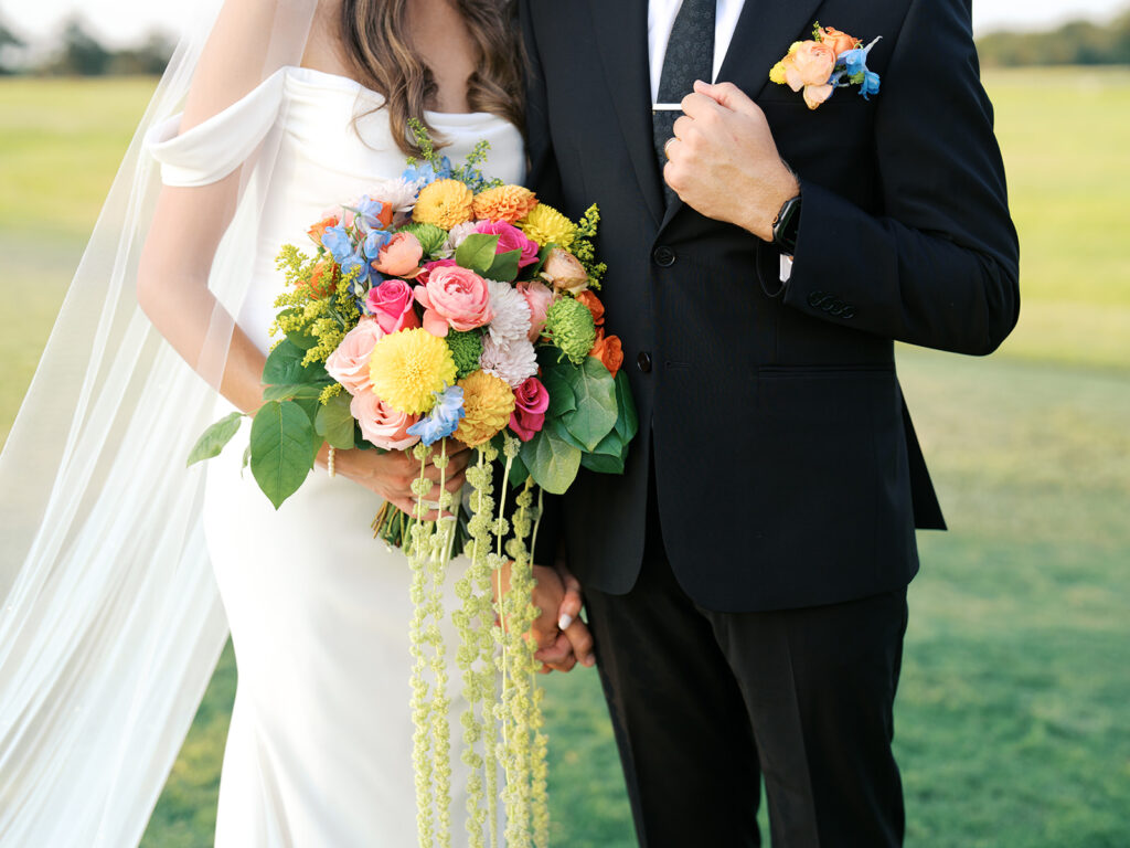 timeless bride and groom photos outdoors