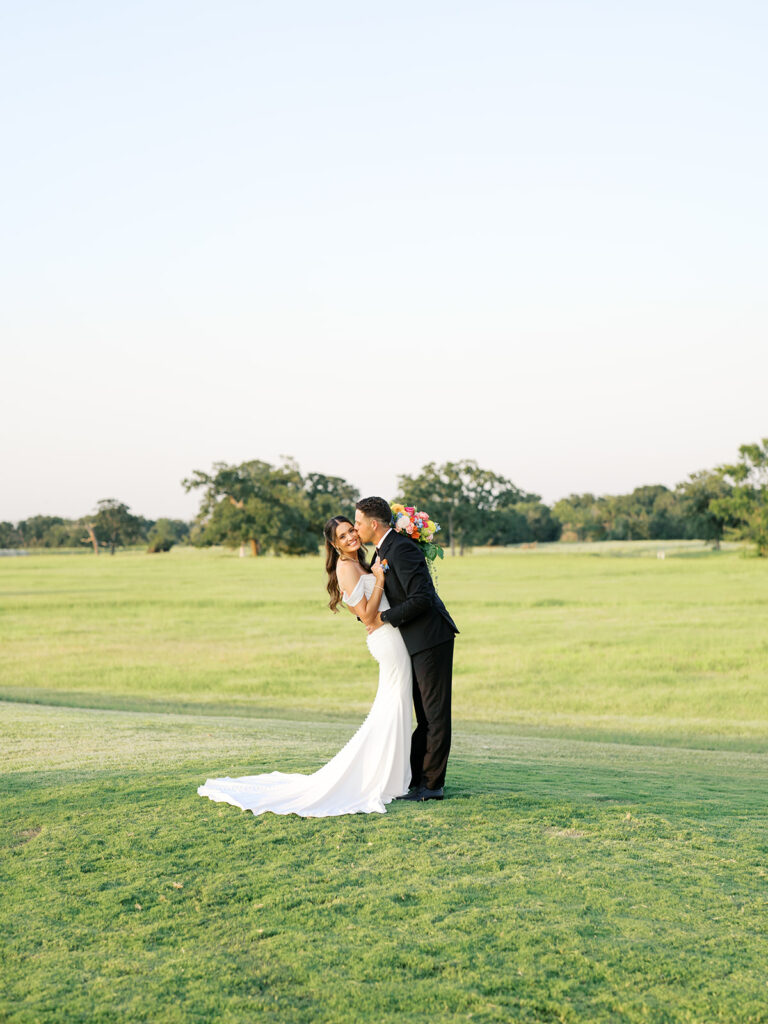 timeless bride and groom photos outdoors