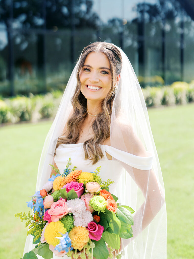timeless bride and groom photos outdoors