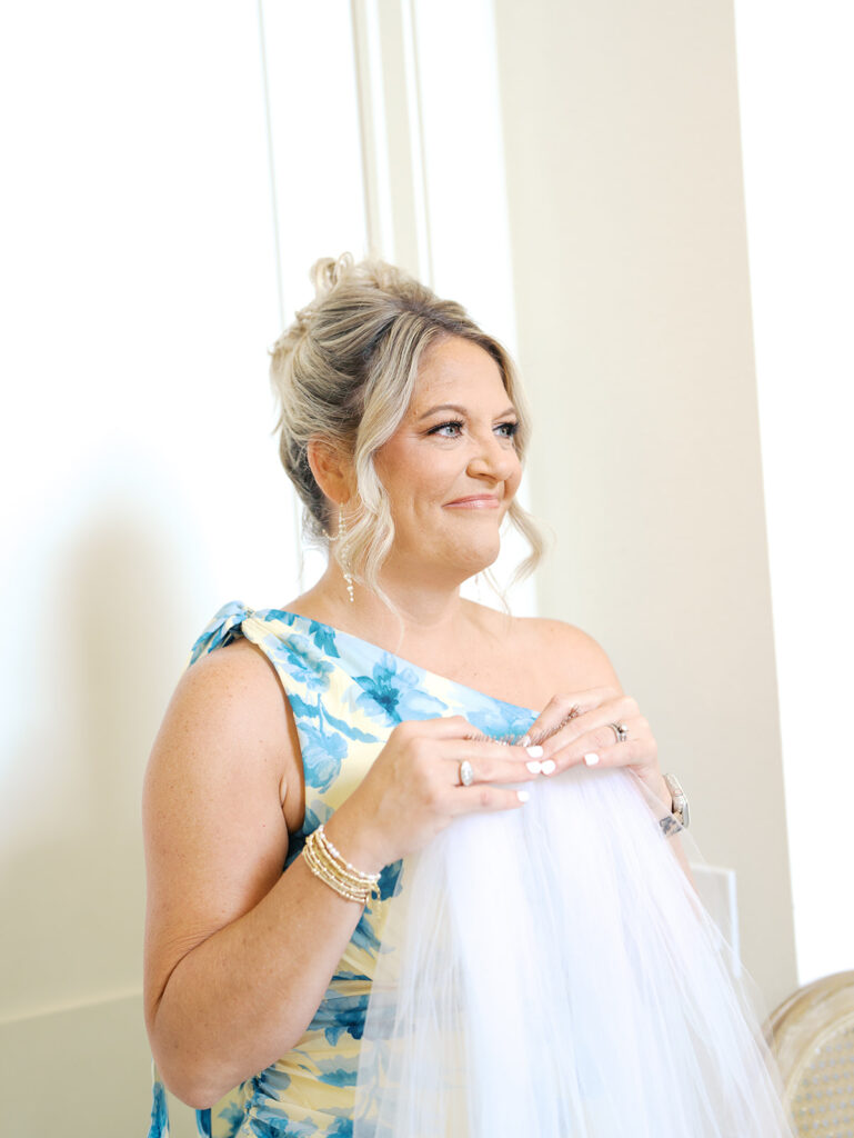 getting ready wedding photos in conroe texas