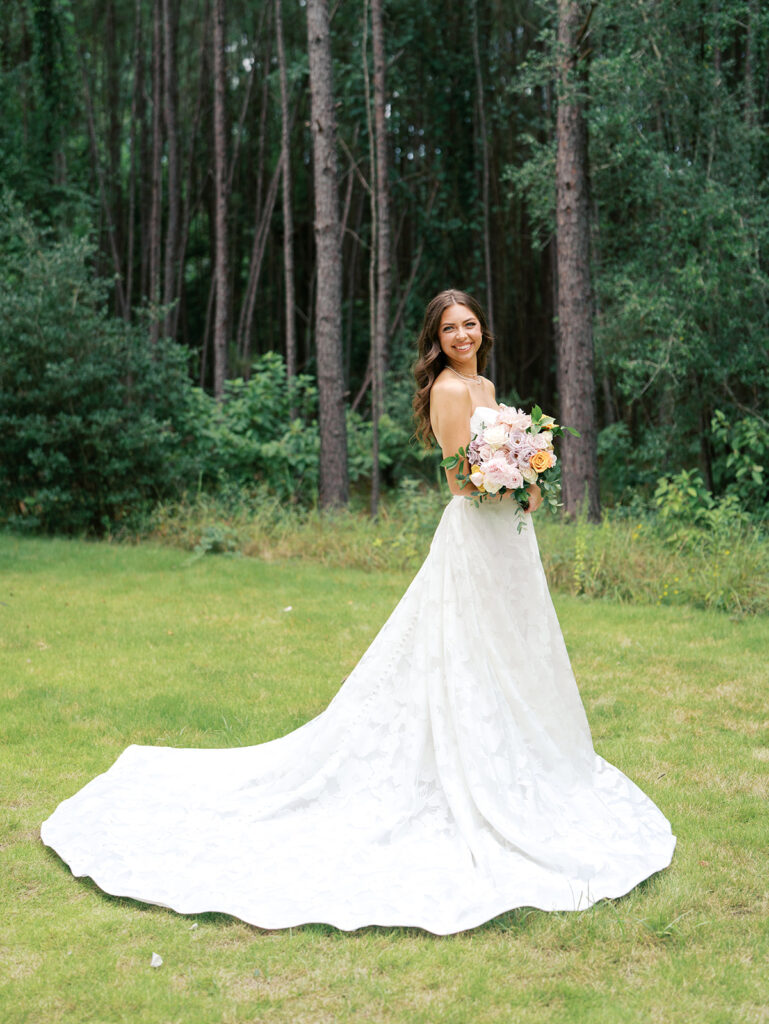 outdoor bridal portraits timeless and elegant