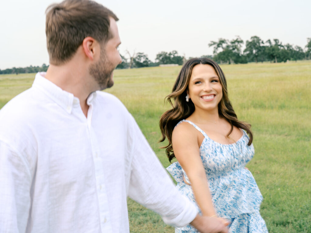 romantic houston engagement pictures outdoors