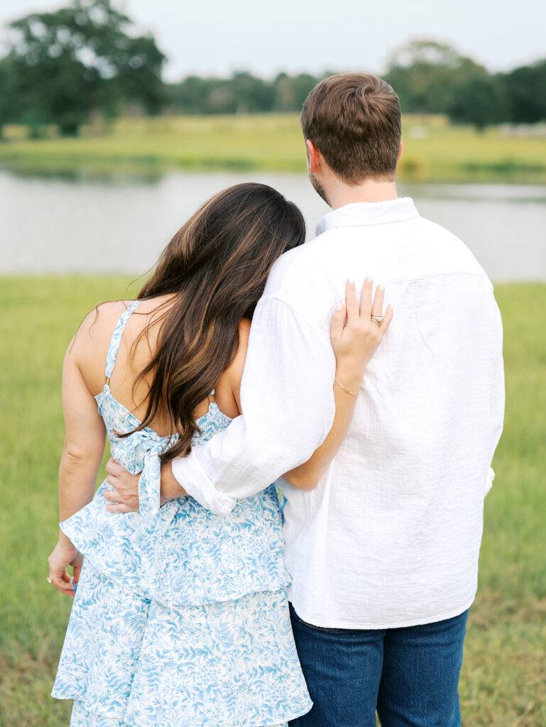 romantic houston engagement pictures outdoors