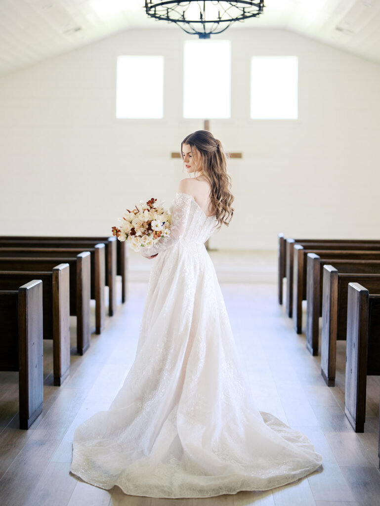 hummingbird hill wedding venue bridal portraits