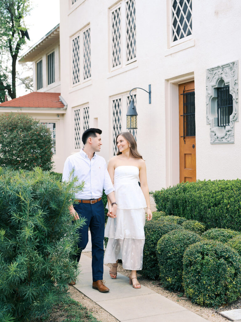 Classy Engagement Photos at Laguna Gloria in Austin