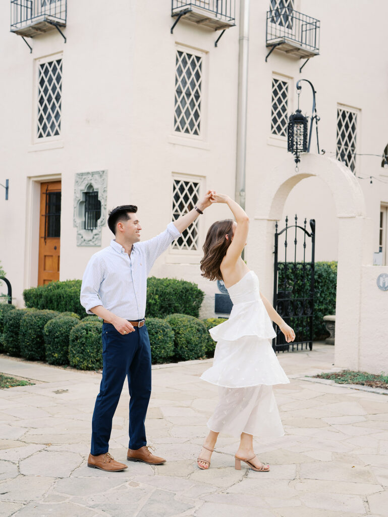 Classy Engagement Photos at Laguna Gloria in Austin