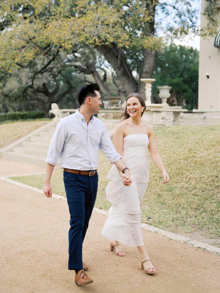 Classy Engagement Photos at Laguna Gloria in Austin