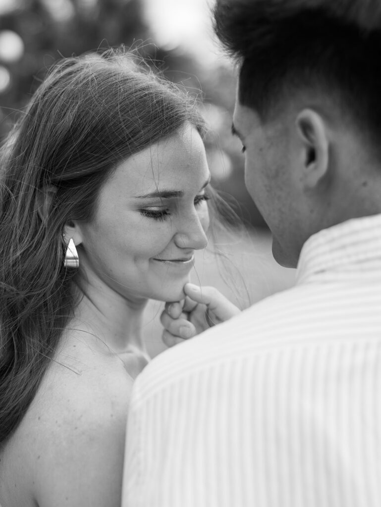 Classy Engagement Photos at Laguna Gloria in Austin