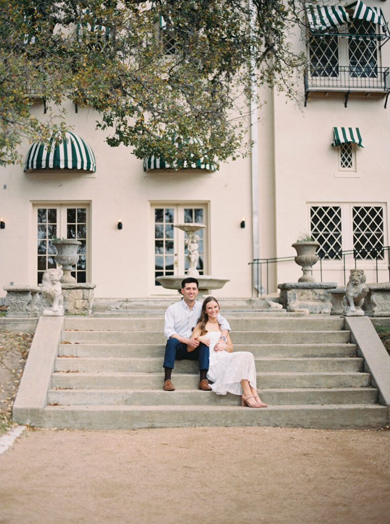 Classy Engagement Photos at Laguna Gloria in Austin
